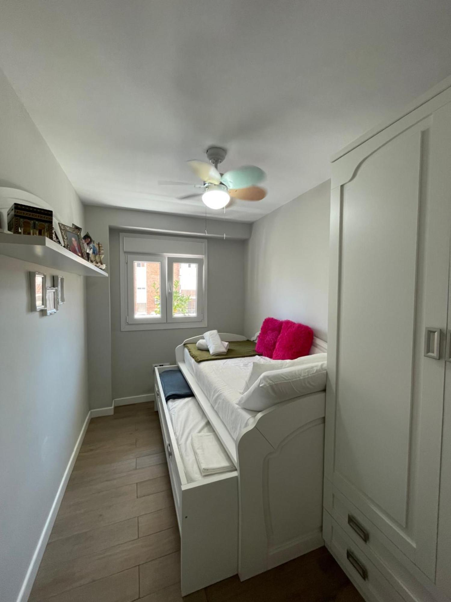 Cozy Room In Stylish Flat Just Steps From The Beach Cadiz Bilik gambar