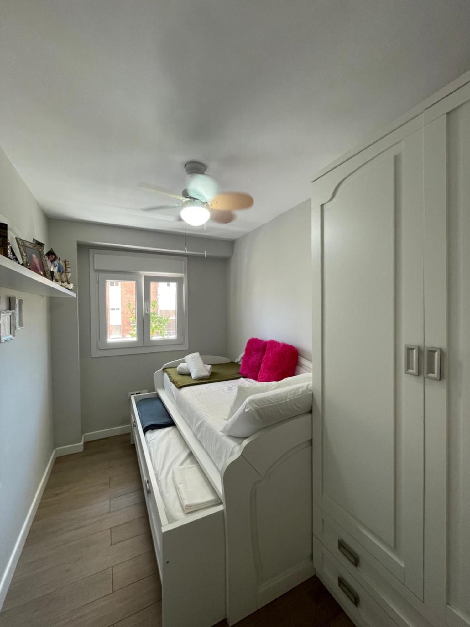 Cozy Room In Stylish Flat Just Steps From The Beach Cadiz Bilik gambar